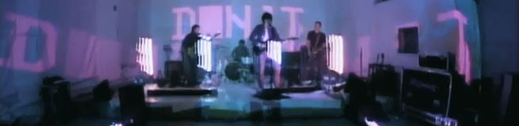 LES ARCTIC MONKEYS DEVOILENT LA VIDEO DE DON'T SIT DOWN 'CAUSE I'VE MOVED YOUR CHAIR