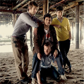 VAMPIRE WEEKEND