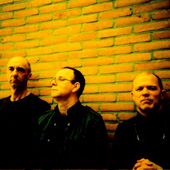 WIRE BIOGRAPHIE