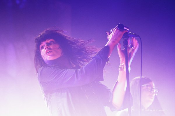 Thedeadweather_1624_jr_2009