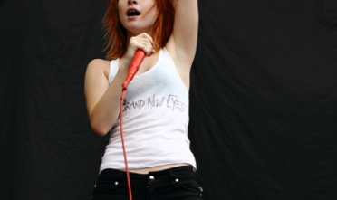 paramore_2755_jr_2010