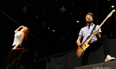 paramore_2767_jr_2010