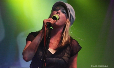 thetingtings_731_jr_2009