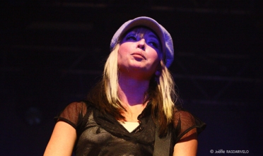 thetingtings_732_jr_2009