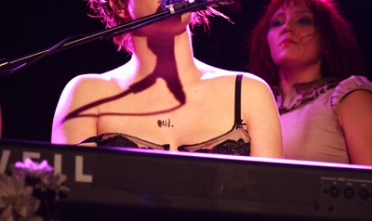 amandapalmer_925_jr_2008