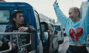coldplay_man_in_the_moon_video
